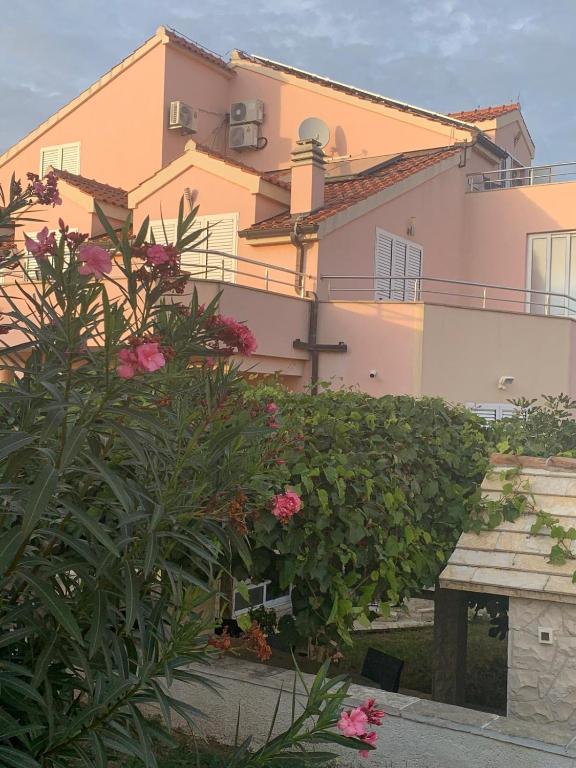 Villa Flipa Apartman Lilly - Ferienwohnung Vodice