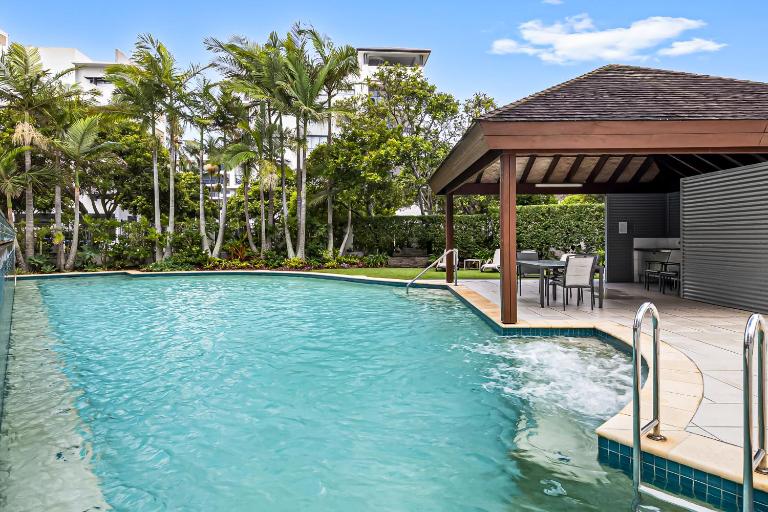 Karmasea Beachside Holiday Apartments - B&B Alexandra Headland