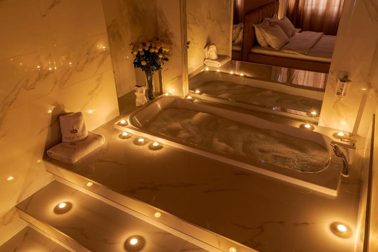 Royal Stylish Apartment in the old city - Bed and Breakfast Lviv