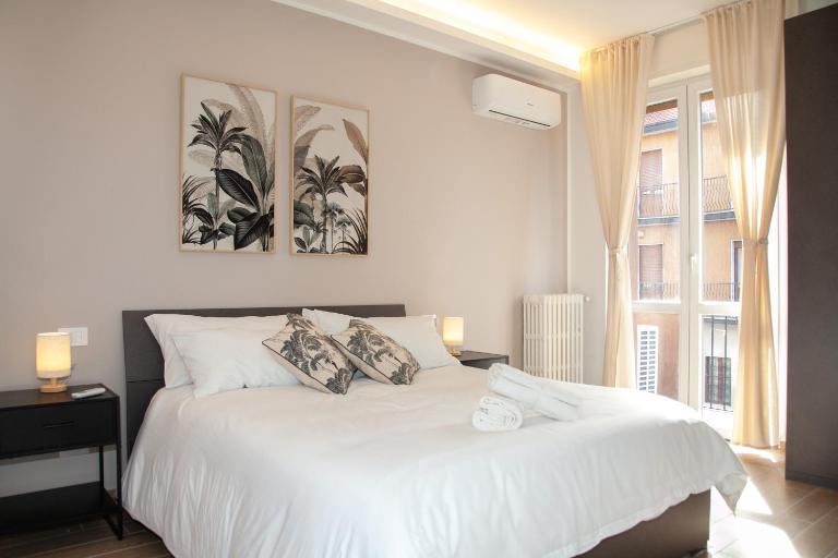Luxury San Siro Apartment, 5 min Metro, Balcony & Fast WiFi - Chambres d'hôtes Milan