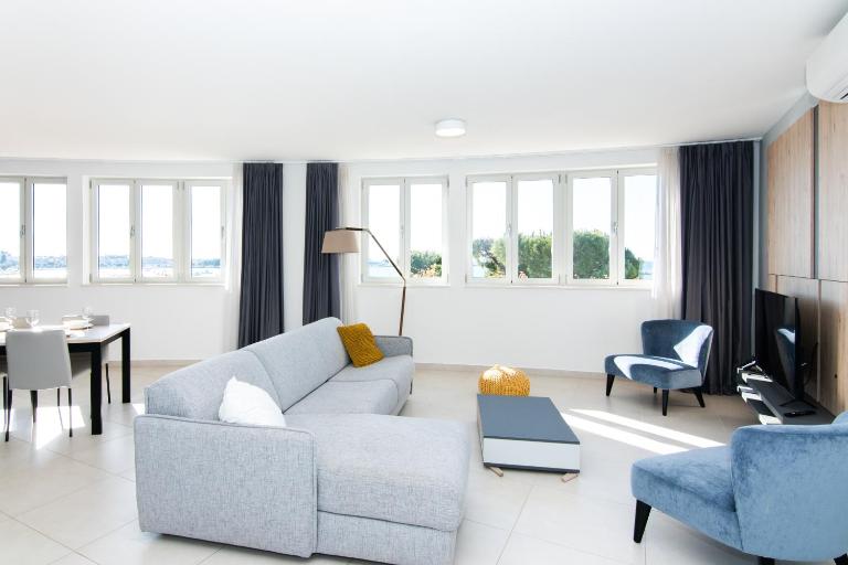 Supreme Seaview Apartment Adriatico Grand with free Parking - Chambres d'hôtes Umag