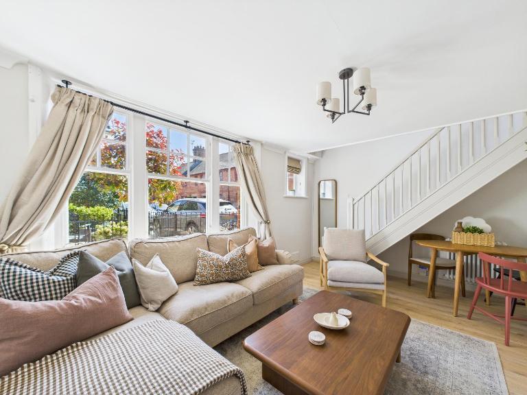 Cosy Chester Cottage - Quaint Stay Sleeps 2-5 - Bed and Breakfast Chester