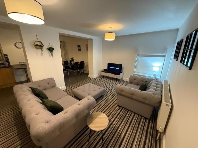 ResiLets - Newsham Road -Large 2 BR Short Stay Apartment for Holidays Contractors Visitors - B&B Blyth