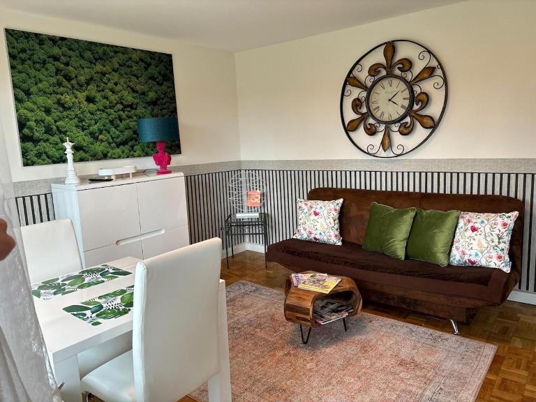 1 Bedroom Terrace Appartment Near Pforzheim - Bed and Breakfast Pforzheim