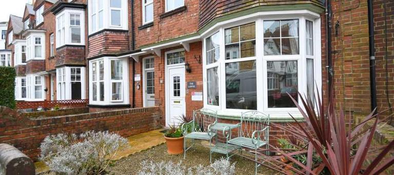 Ground Floor At The Lawns - Lovely Chic ground floor apartment - Bed and Breakfast Filey
