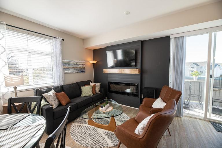 King Bed Newly Updated Condo! - B&B Grand Haven