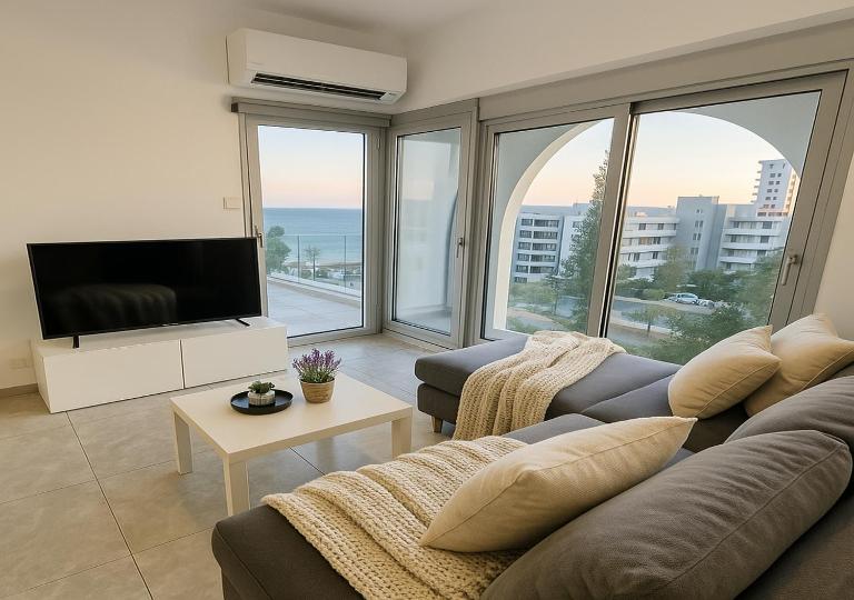 White Sea View Apartment - Ferienwohnung Limassol