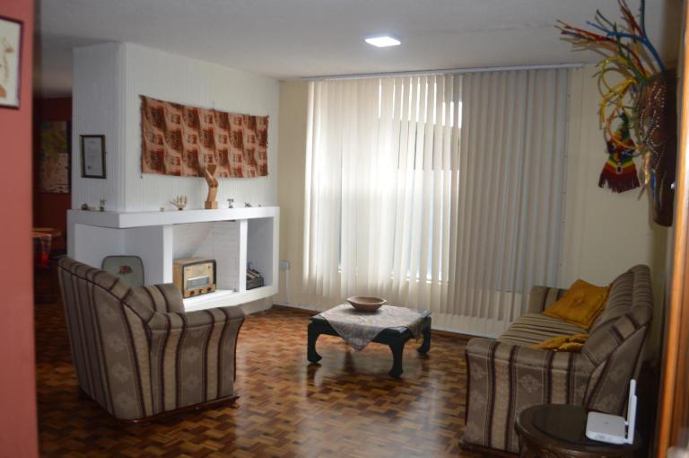 Apartamento independiente a 6 minutos de Mall el Jardín - B&B Quito