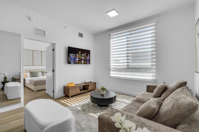 #207 FREE PARKING on june!!! Brand New 2BR 2BA near Brickell and stadium Central location - B&B Miami