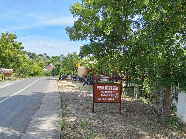 Feby's Homestay - B&B Ekas