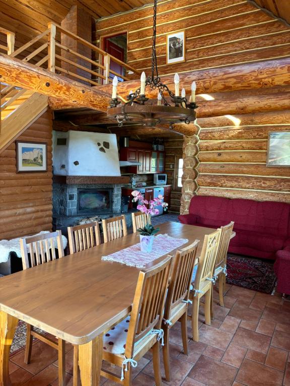 Kuningatalu Palkmaja - Ferienwohnung Roosisaare