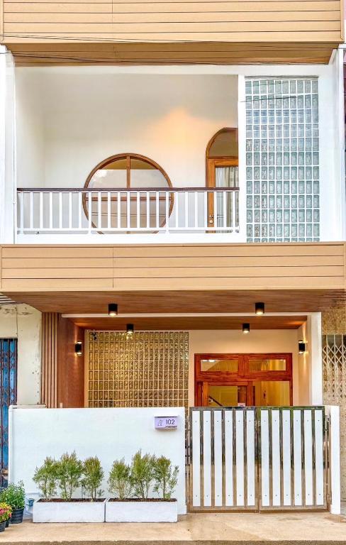 Jinbo White House Betong - Bed and Breakfast Betong