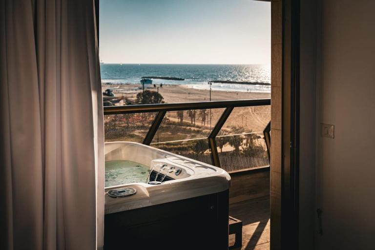 Sea Suites -סוויטה מהממת עם ג'קוזי ונוף לים והטיילת באשקלון - Ferienwohnung Ashkelon