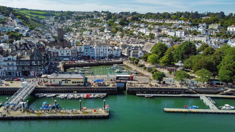 Charming Apartment with Garden & Parking - B&B Dartmouth