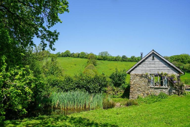 Escape to an Idyllic Countryside Couple's Retreat - B&B Moreleigh
