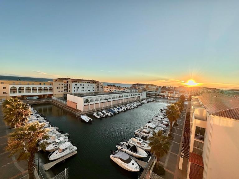 T4-72 m2 Vue Panoramique - 200 m de la plage - Etage 5 avec Ascenseur -6 pers max - Ferienwohnung Sète