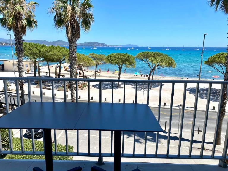 T3 Panorama face mer 180 degrés parking inclus climatisation - B&B La Ciotat