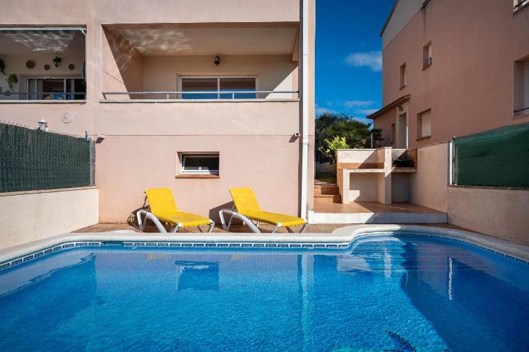 AT130 Casa con piscina privada, aire acondicionado y garaje - Chambres d'hôtes Creixell