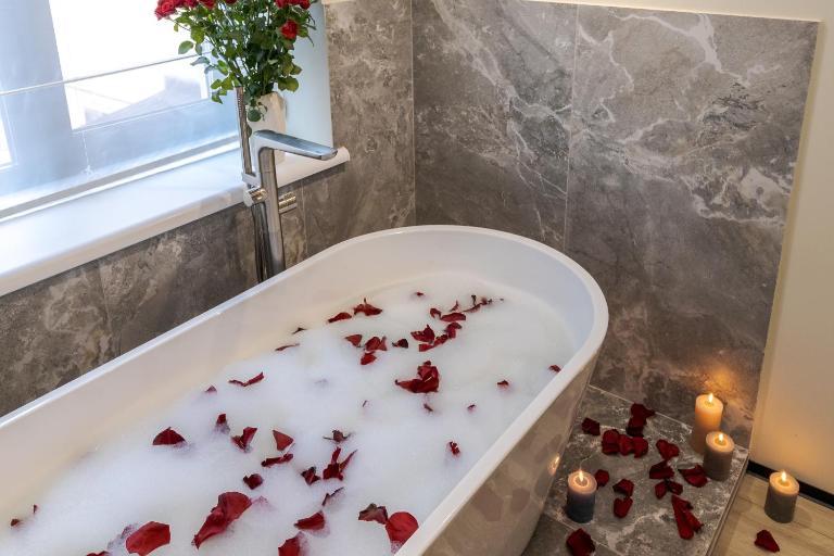 Royal apart with bathtub on Rappaporta 15 - Ferienwohnung Lwiw