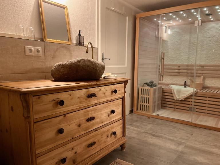 Appartement Kleine Auszeit mit privater Sauna - B&B Erkheim