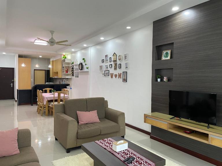 City Central Imperial Suites - Bed and Breakfast Kuching