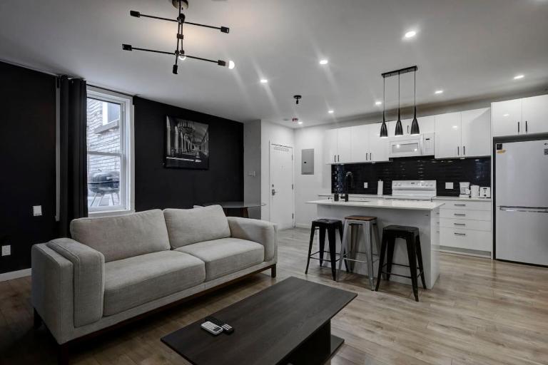 Elegant 4BR on in the Plateau MTL - B&B Montreal
