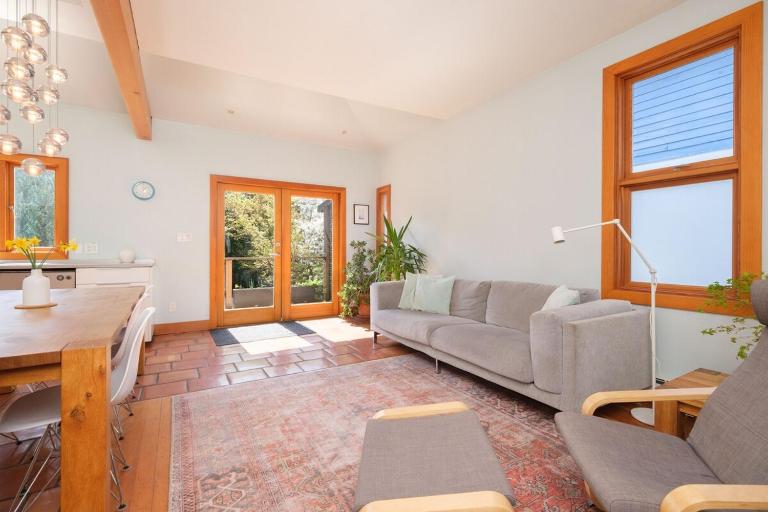 Cozy Heritage Home Near Main St - B&B Vancouver