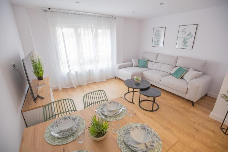 Amplio piso recién reformado - B&B Santander