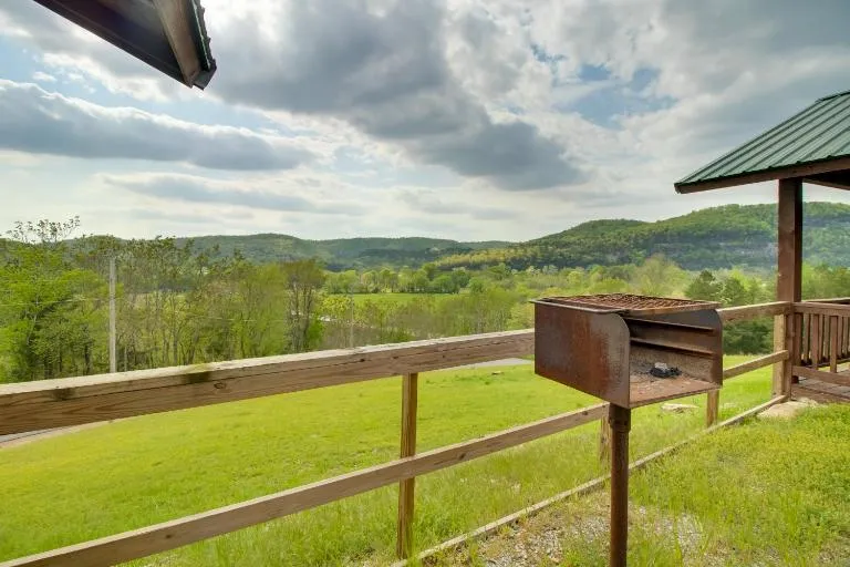 Mtn-View Porch: Arkansas Cabin Near White River - B&B Mountain View