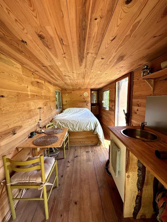 Roulotte pour amoureux de la nature - B&B Bugarach