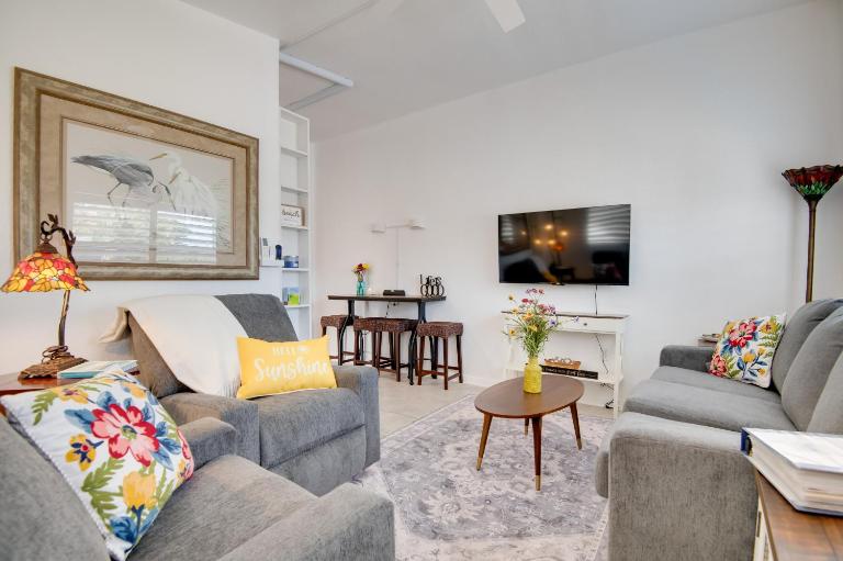 Walk to Beach: Dog-Friendly Gem in Cocoa Beach! - B&B Cocoa Beach