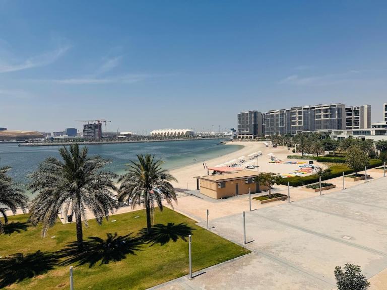 Palm Yas Island, Beach & Pool, Family Friendly - Chambres d'hôtes Abou Dabi