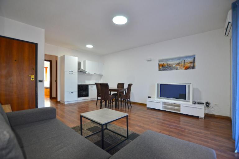 La Luna sa terasom i parkingom - Bed and Breakfast Rovinj