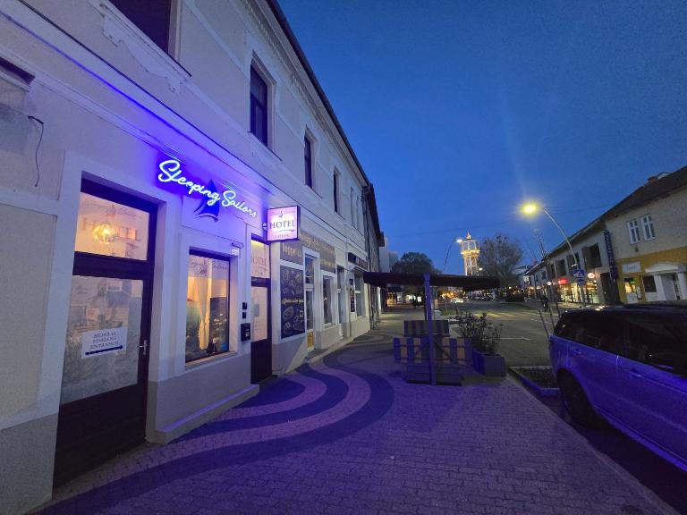 Sleeping Sailors Boutique Hotel - Chambres d'hôtes Siófok