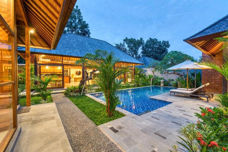 Lumira Villa 4BR Tropical Retreat in Uluwatu - B&B Uluwatu