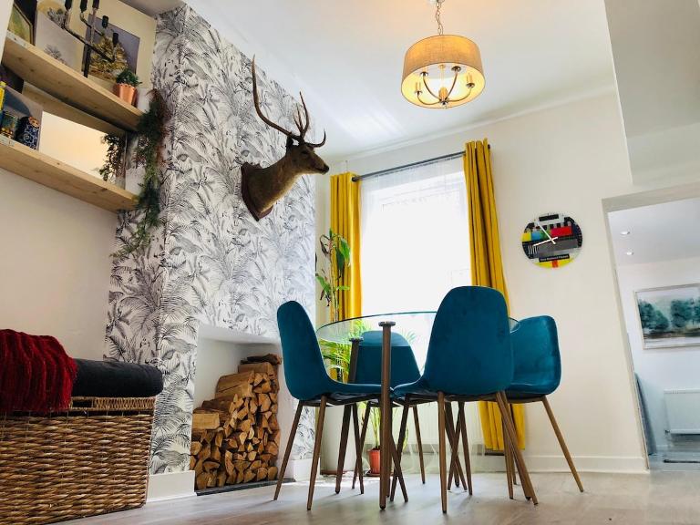 Sleeps 4 Belfast townhouse 20min walk from city - Chambres d'hôtes Belfast