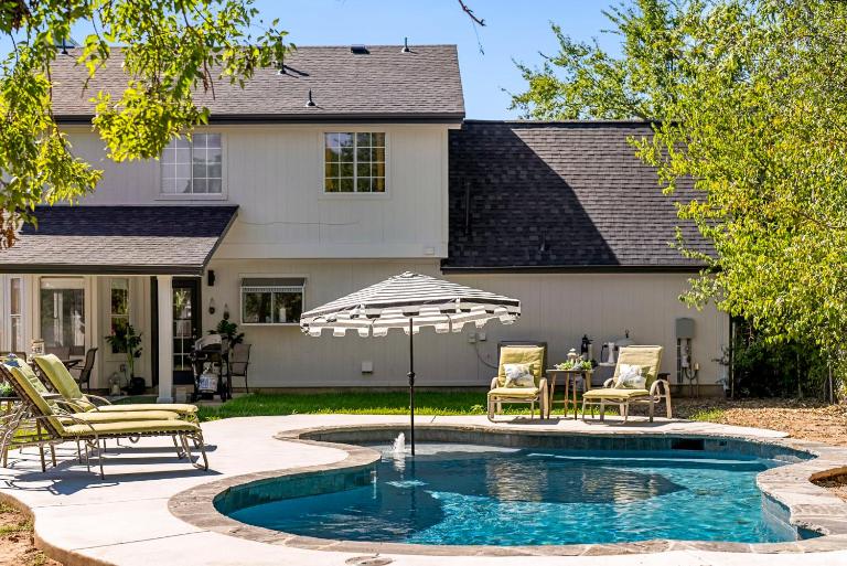 Pool Getaway Movie Room Games Yard BBQ Pets - Chambres d'hôtes Round Rock