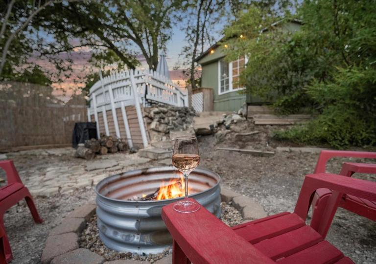 Hot Tub, Fire pit & Pet-friendly Riverside Retreat - Ferienwohnung New Braunfels