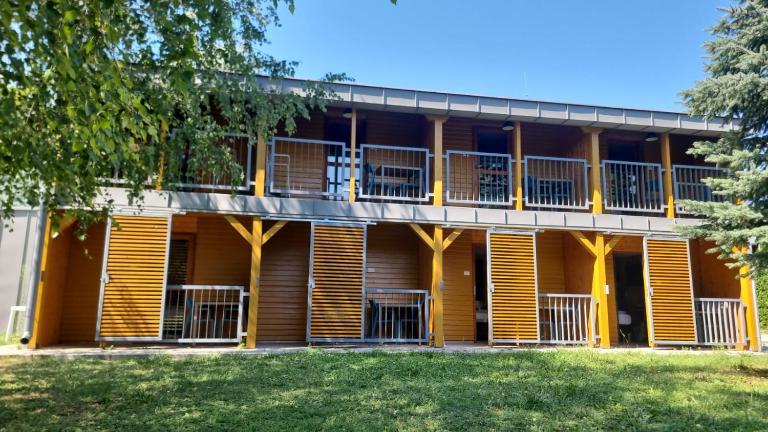 EL PASO chata C1 - C8 v areáli kúpaliska - B&B Štúrovo