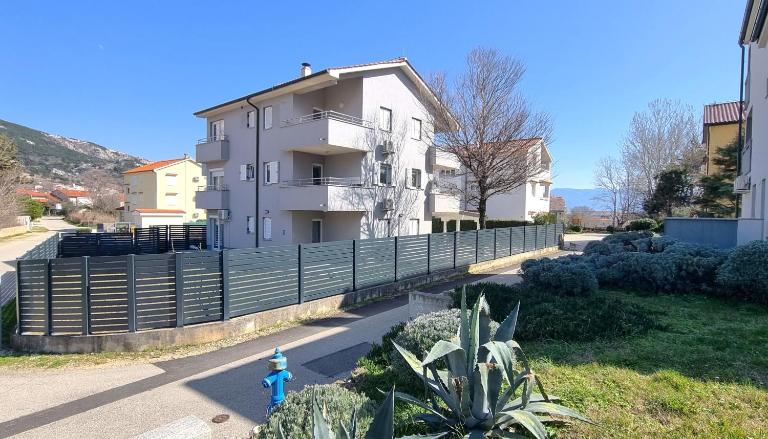Apartments with parking space Baska, Krk - 24147 - B&B Baška