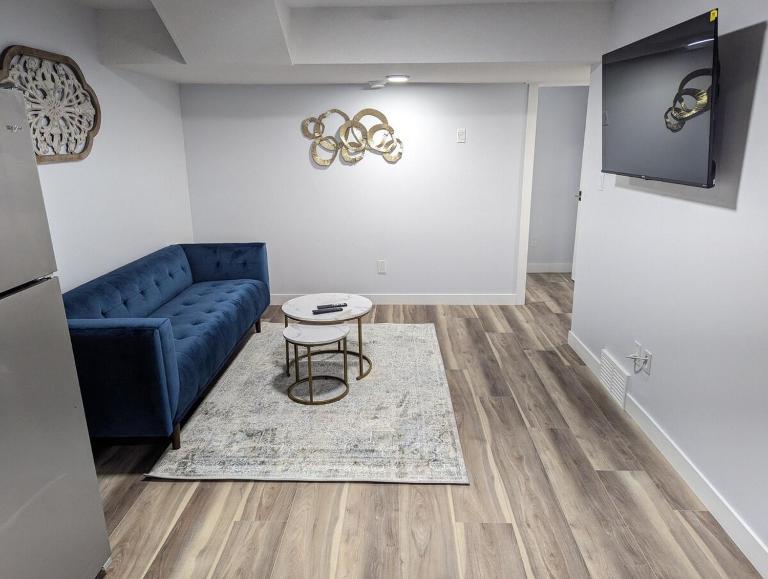Chic 2BR Suite with Kitchen, Laundry, Near Elk Island & West Edmonton Mall - B&B Edmonton