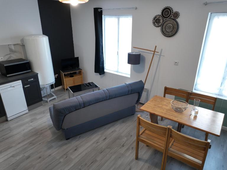 Appartement lumineux de ville avec 2 places de parking privées intérieur - B&B Beuvrages
