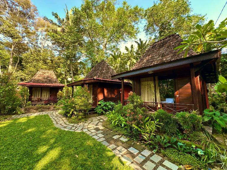 Puunee Wild River Villa's Borobudur - B&B Borobudur