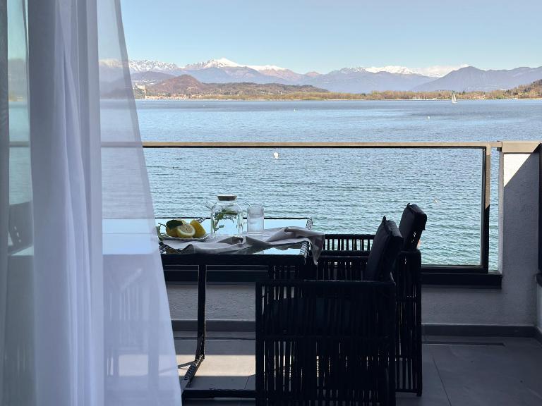 Aquavista Residence - Lake & Poolside Vacation Homes - Chambres d'hôtes Castelletto sopra Ticino