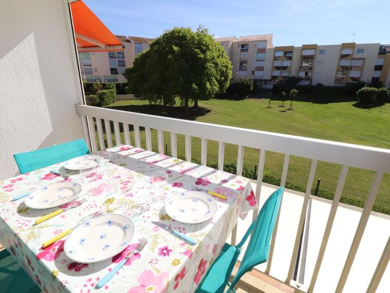 Studio cabine, terrasse au Grau-du-Roi, proche plage et commerces - FR-1-307-96 - Chambres d'hôtes Le Grau-du-Roi
