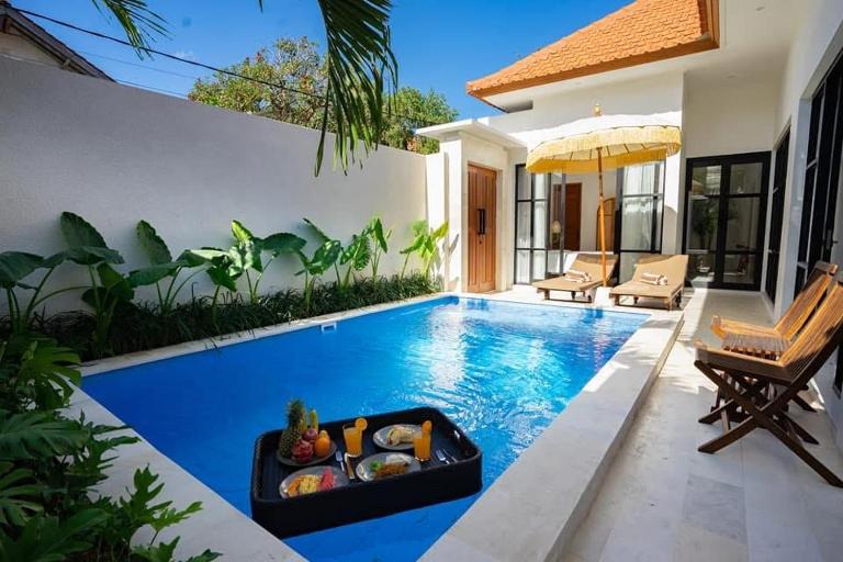 Villa Tatra 5min walk to Finns and Berawa beach - Chambres d'hôtes Canggu