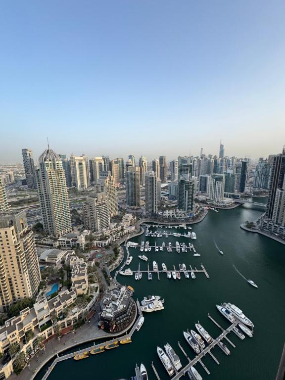 Modern 2BR Skyline & Marina View - Ferienwohnung Dubai