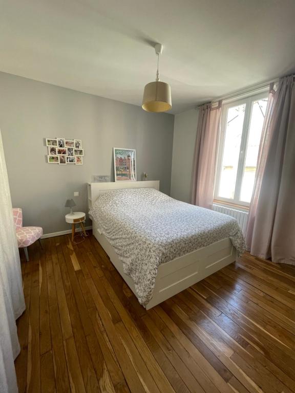 Maison & ses 2 chats - B&B Le Mans