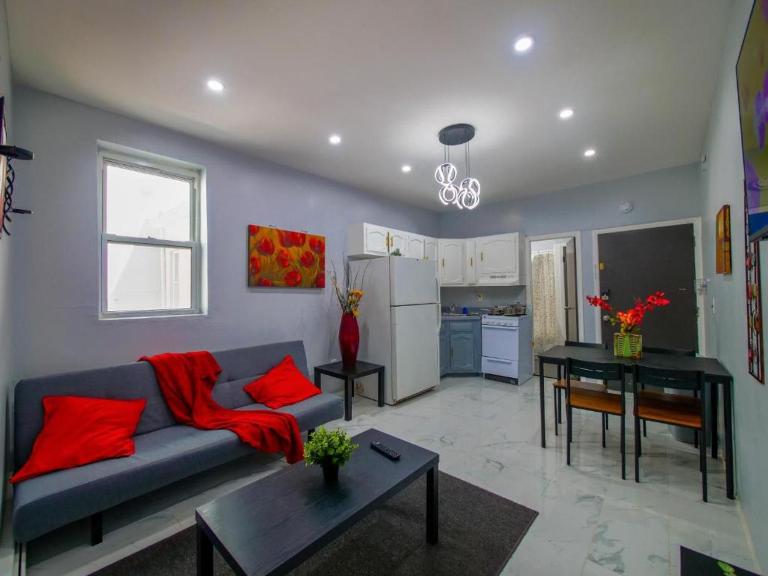 Sleek one-bedroom abode near NYC - Chambres d'hôtes Jersey City