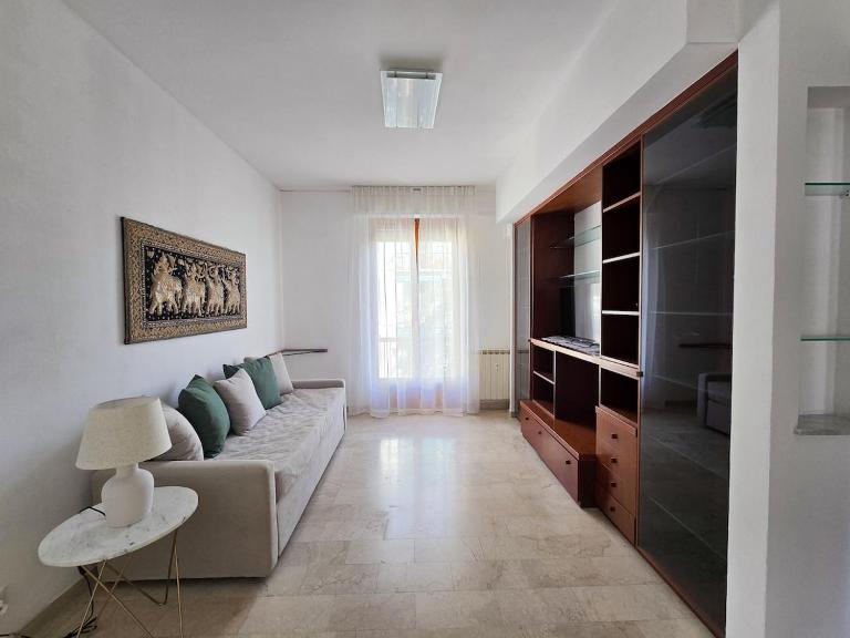 Michelle Apartment with private parking - B&B La Spezia